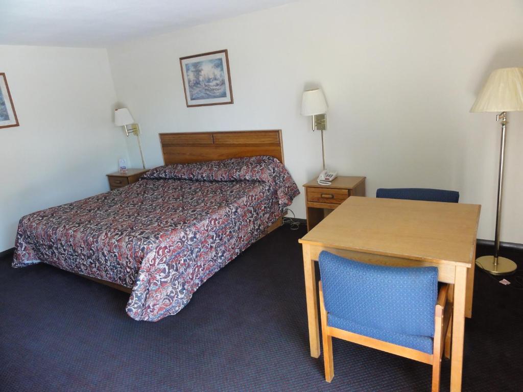 Budget Inn Selma Room photo