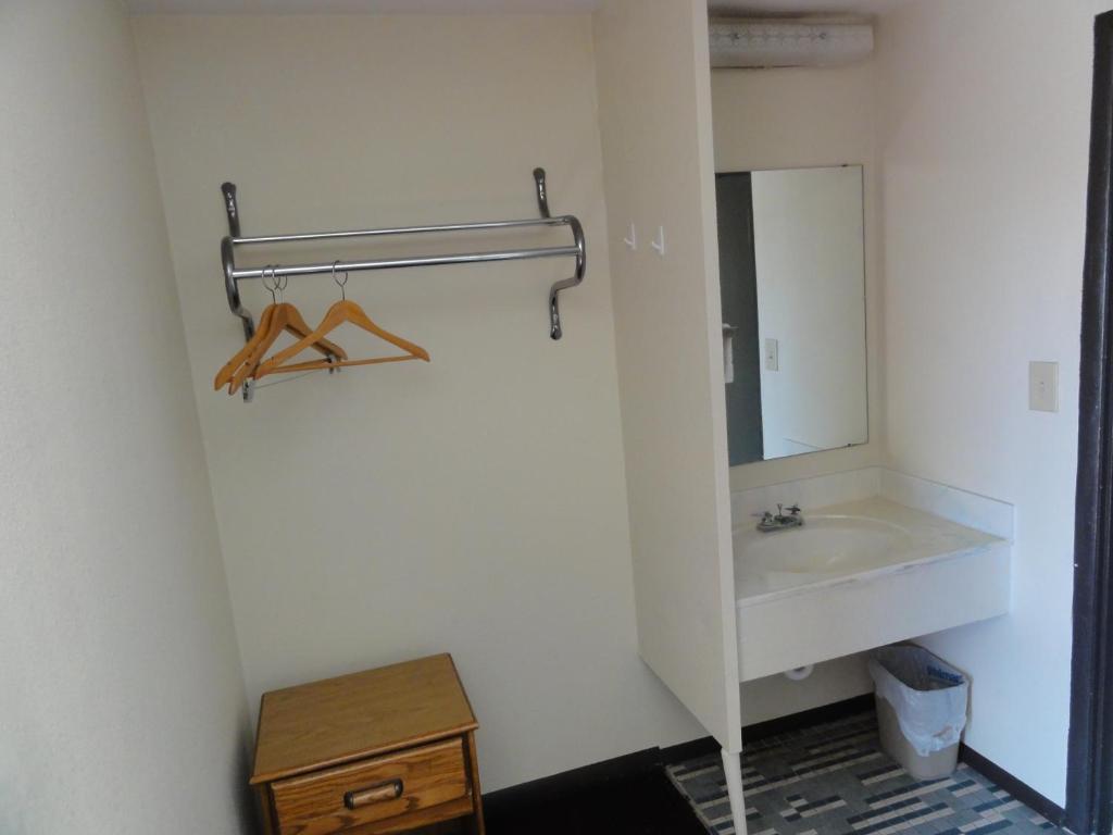 Budget Inn Selma Room photo
